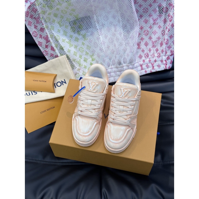 l**is V*t*n sneakers